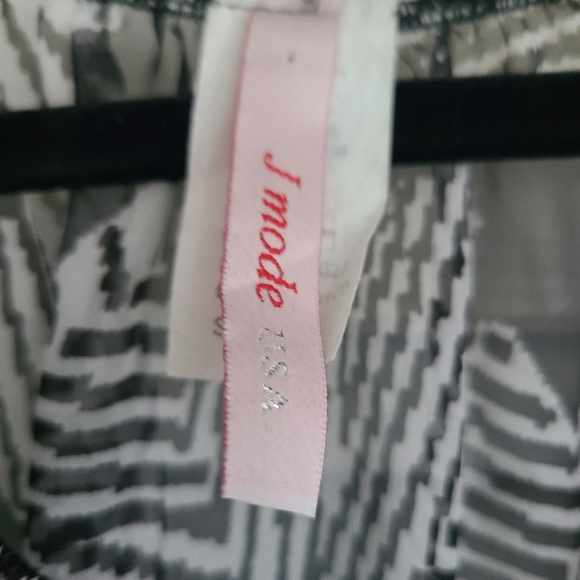 J mode USA | star sheer top with bell sleeves | Size small - Picture 2 of 3